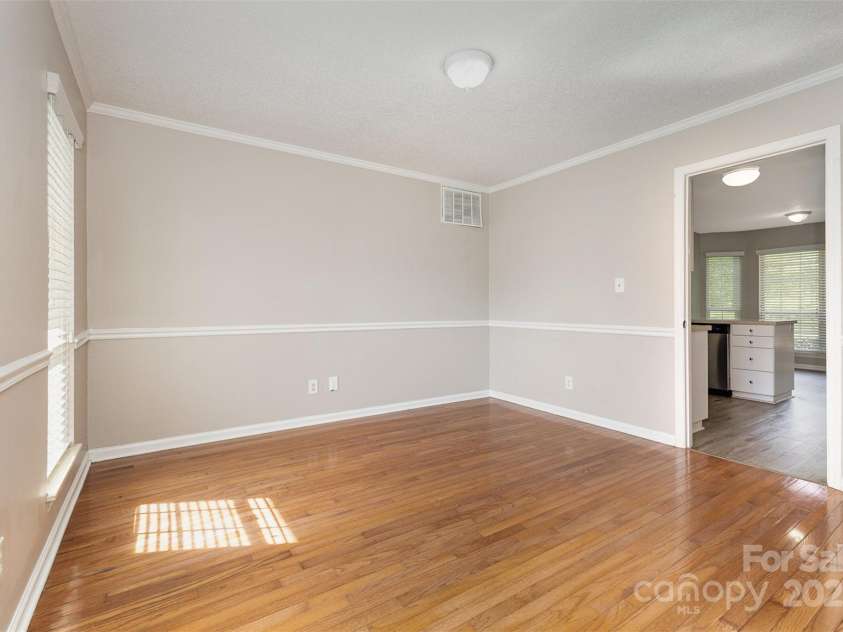 6603 Brenock Lane, Charlotte, NC 28269.  MLS# CAR4273571, YatesRealty ID 31661. 