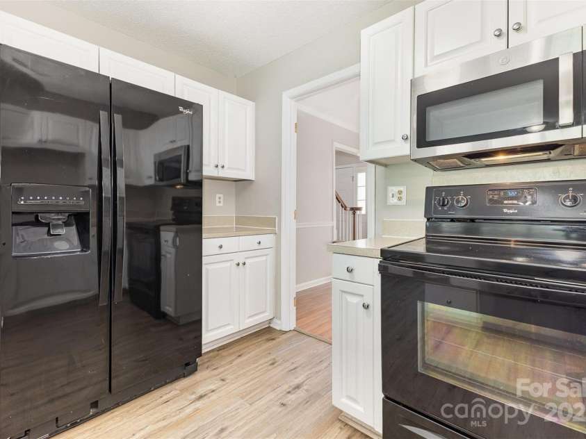 6603 Brenock Lane, Charlotte, NC 28269.  MLS# CAR4273571, YatesRealty ID 31661. 