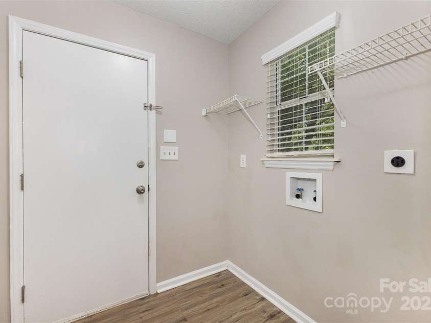 6603 Brenock Lane, Charlotte, NC 28269.  MLS# CAR4273571, YatesRealty ID 31661. 