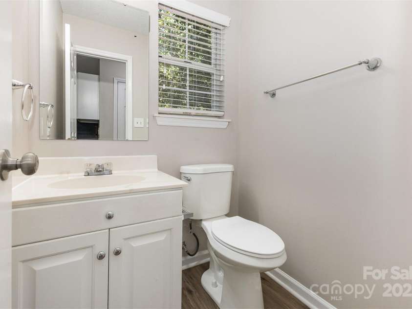 6603 Brenock Lane, Charlotte, NC 28269.  MLS# CAR4273571, YatesRealty ID 31661. 