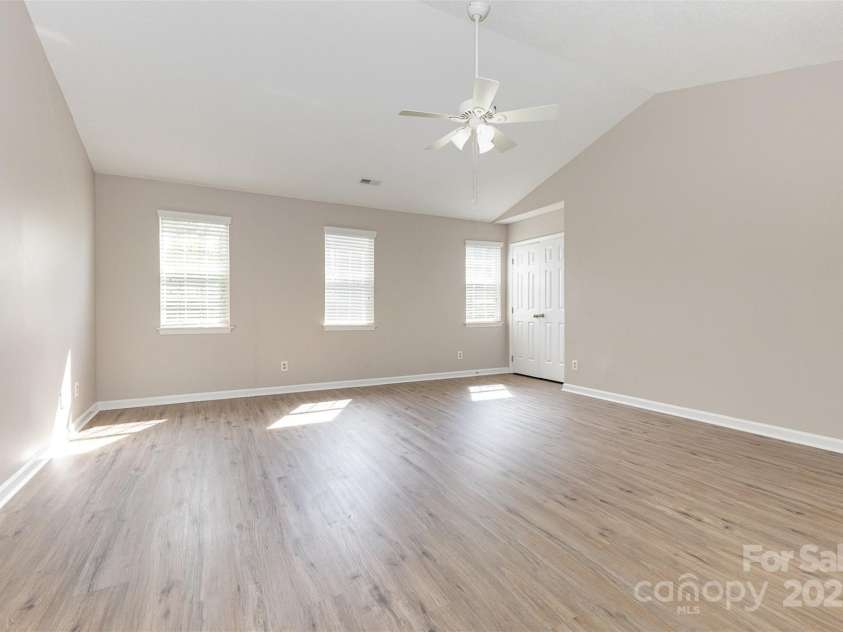 6603 Brenock Lane, Charlotte, NC 28269.  MLS# CAR4273571, YatesRealty ID 31661. 