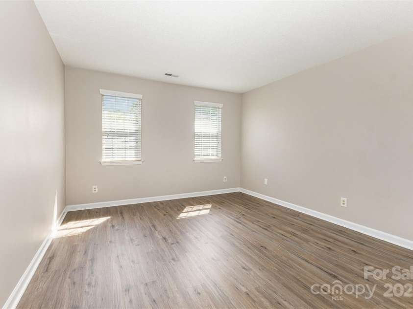 6603 Brenock Lane, Charlotte, NC 28269.  MLS# CAR4273571, YatesRealty ID 31661. 