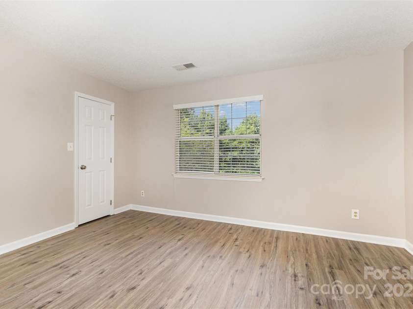 6603 Brenock Lane, Charlotte, NC 28269.  MLS# CAR4273571, YatesRealty ID 31661. 