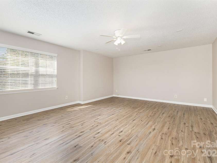 6603 Brenock Lane, Charlotte, NC 28269.  MLS# CAR4273571, YatesRealty ID 31661. 