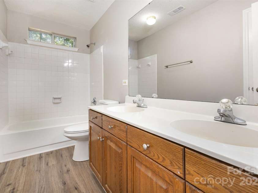 6603 Brenock Lane, Charlotte, NC 28269.  MLS# CAR4273571, YatesRealty ID 31661. 