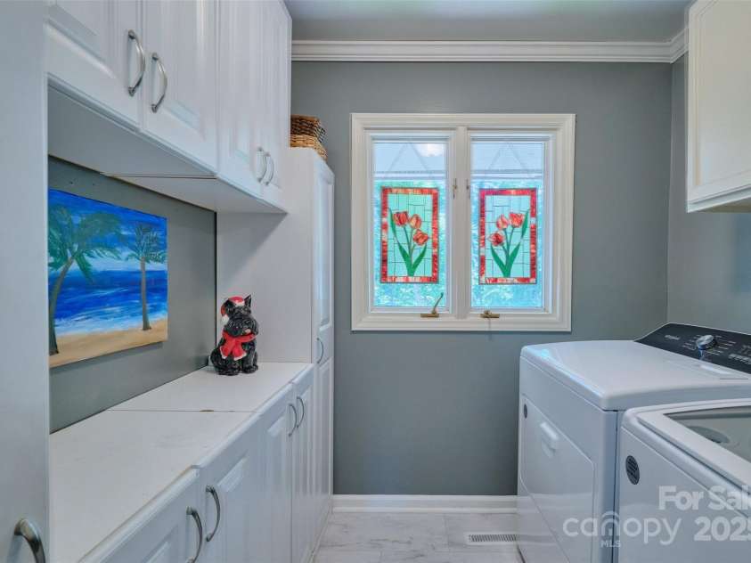 17 Heritage Drive, Lake Wylie, SC 29710.  MLS# CAR4276829, YatesRealty ID 31664. Enormous laundry room