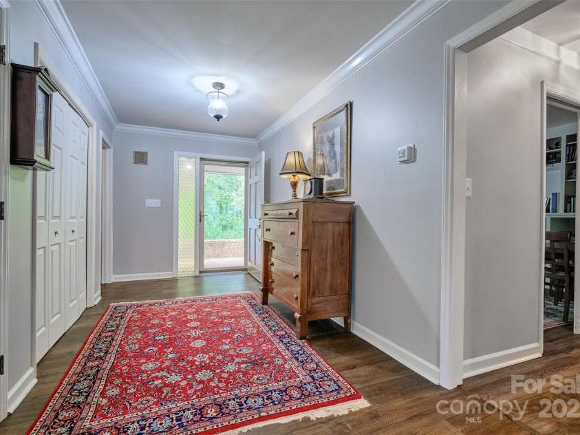 17 Heritage Drive, Lake Wylie, SC 29710.  MLS# CAR4276829, YatesRealty ID 31664. Front foyer