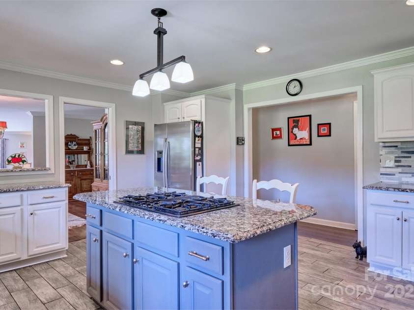 17 Heritage Drive, Lake Wylie, SC 29710.  MLS# CAR4276829, YatesRealty ID 31664. Kitchen has been updated