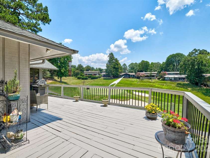 17 Heritage Drive, Lake Wylie, SC 29710.  MLS# CAR4276829, YatesRealty ID 31664. Large deck with outdoor seating