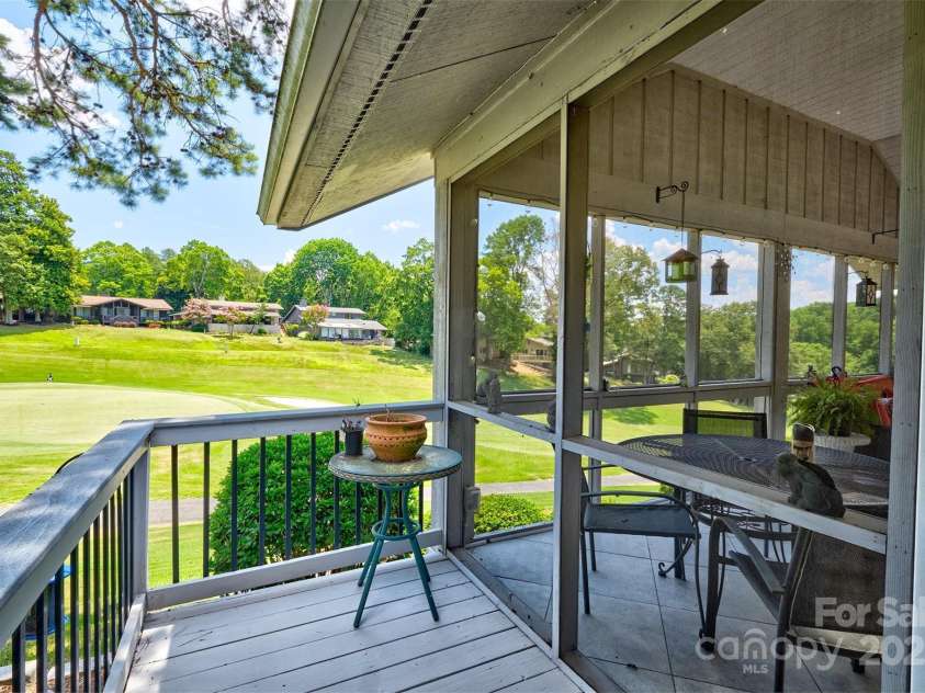 17 Heritage Drive, Lake Wylie, SC 29710.  MLS# CAR4276829, YatesRealty ID 31664. Small deck
