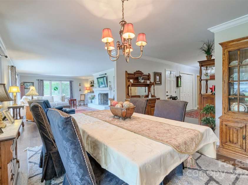 17 Heritage Drive, Lake Wylie, SC 29710.  MLS# CAR4276829, YatesRealty ID 31664. Spacious dining area