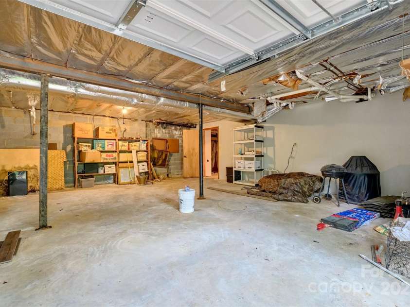 17 Heritage Drive, Lake Wylie, SC 29710.  MLS# CAR4276829, YatesRealty ID 31664. Unfinished basement/workshop/flex space