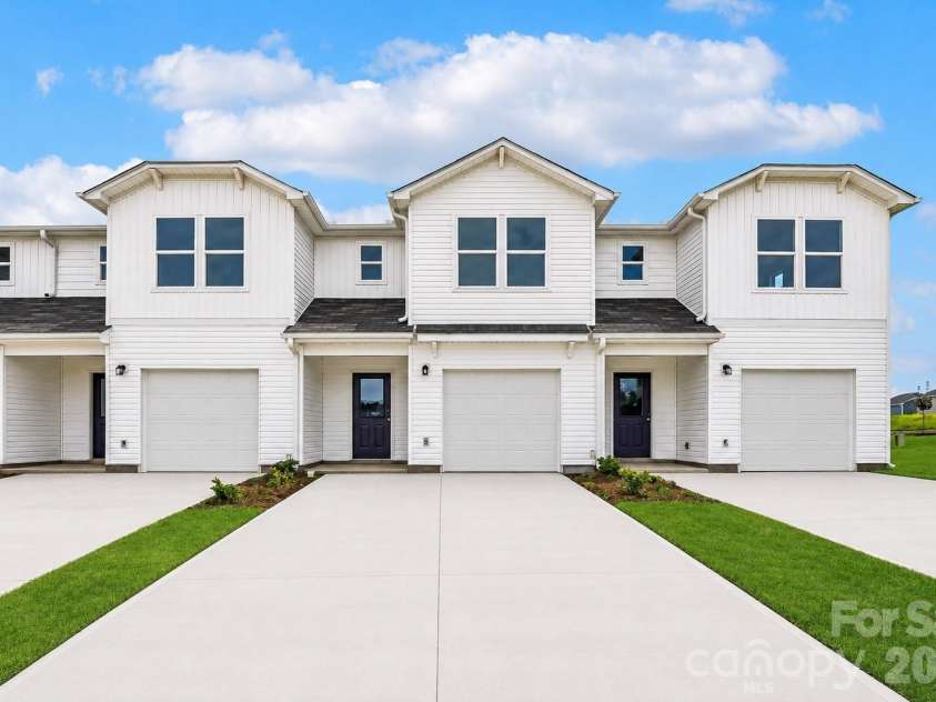 6030 Tavener Drive, Spartanburg, SC 29307.  MLS# CAR4391975, YatesRealty ID 31667. 