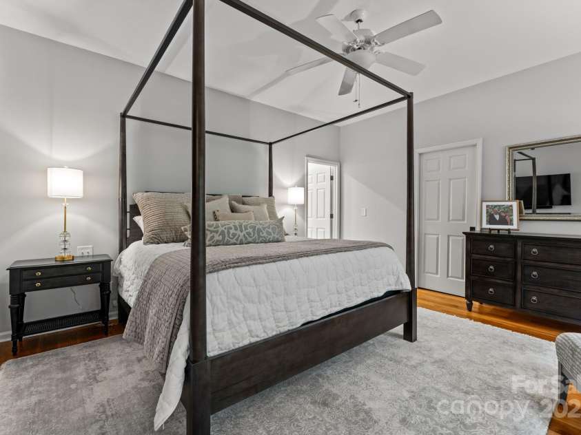 16 Hemlock Way, Highlands, NC 28741.  MLS# CAR4286772, YatesRealty ID 31668. Primary Ensuite Bedroom with Walk-in Closet & Spacious Ensuite Bathroom