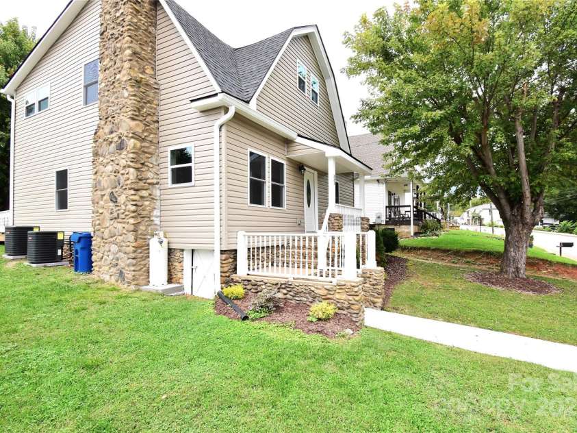 223 Main Street, Canton, NC 28716.  MLS# CAR4308024, YatesRealty ID 3167. 