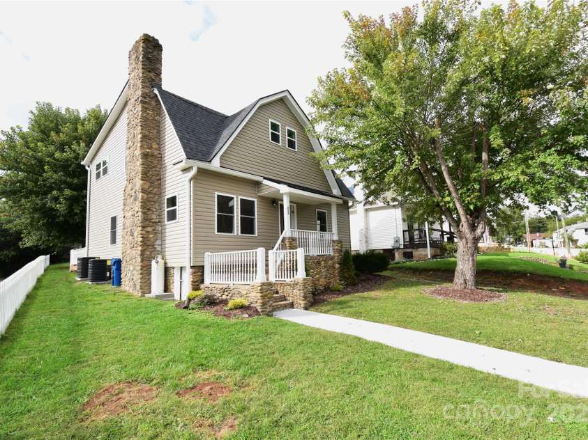 223 Main Street, Canton, NC 28716.  MLS# CAR4308024, YatesRealty ID 3167. 