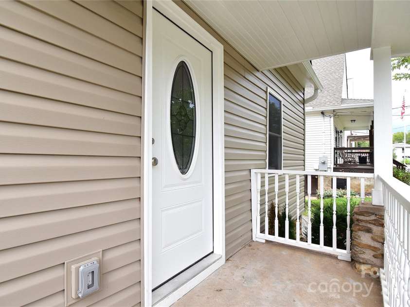 223 Main Street, Canton, NC 28716.  MLS# CAR4308024, YatesRealty ID 3167. 