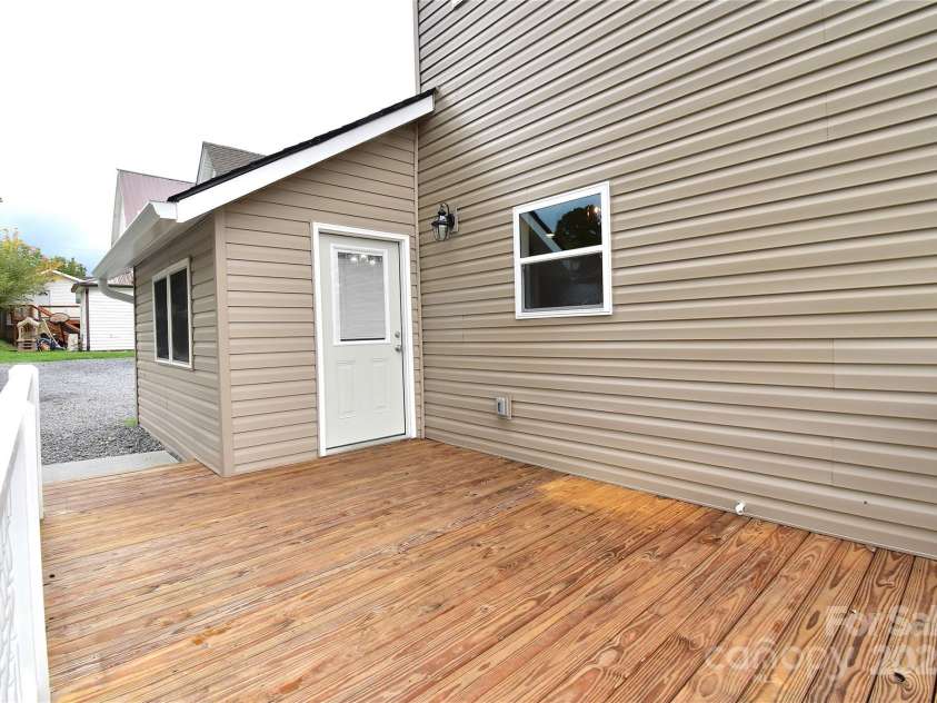 223 Main Street, Canton, NC 28716.  MLS# CAR4308024, YatesRealty ID 3167. 