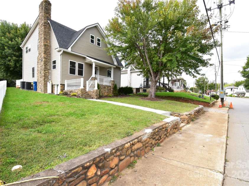 223 Main Street, Canton, NC 28716.  MLS# CAR4308024, YatesRealty ID 3167. 