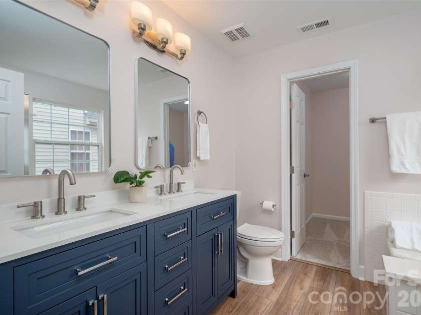 11916 Creek Turn Drive, Charlotte, NC 28278.  MLS# CAR4390883, YatesRealty ID 31670. 