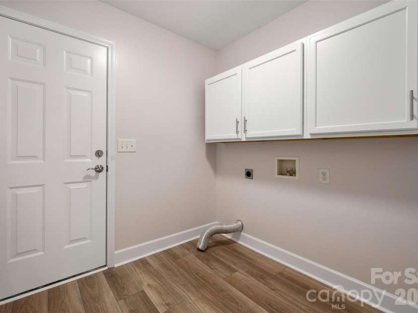 11916 Creek Turn Drive, Charlotte, NC 28278.  MLS# CAR4390883, YatesRealty ID 31670. 