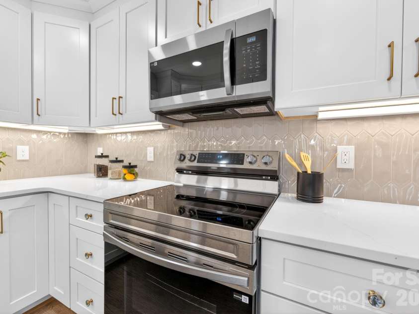 1434 Waddell Street, Charlotte, NC 28216.  MLS# CAR4392267, YatesRealty ID 31671. 