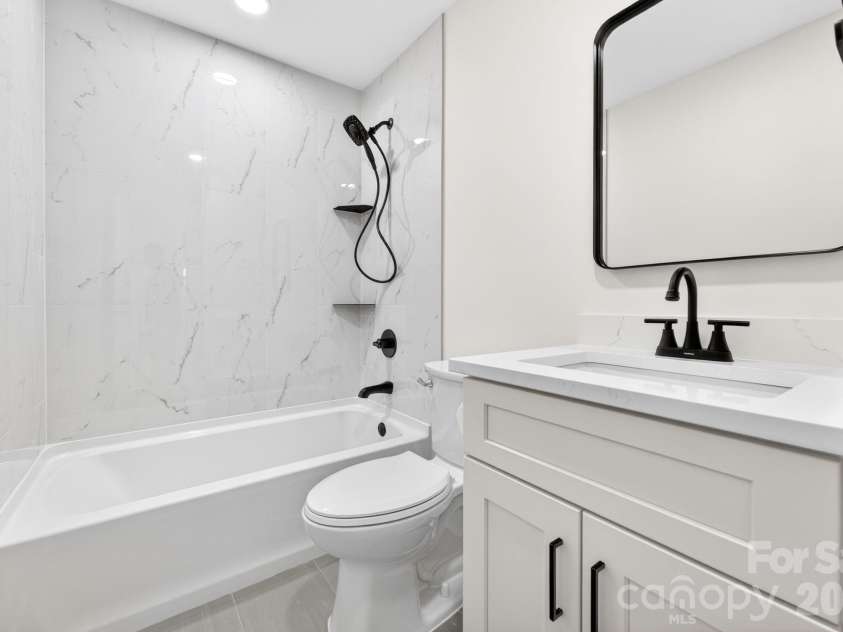 1434 Waddell Street, Charlotte, NC 28216.  MLS# CAR4392267, YatesRealty ID 31671. 