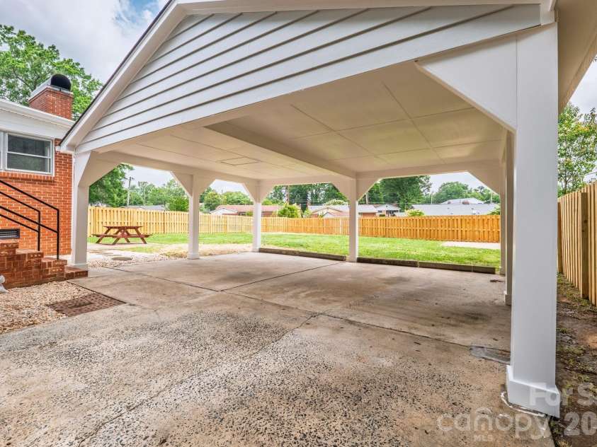 1434 Waddell Street, Charlotte, NC 28216.  MLS# CAR4392267, YatesRealty ID 31671. 