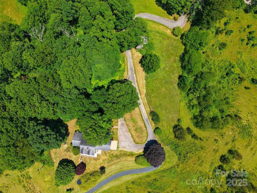 80 Gobblers Knob Drive, Clyde, NC 28721.  MLS# CAR4272798, YatesRealty ID 31672. 