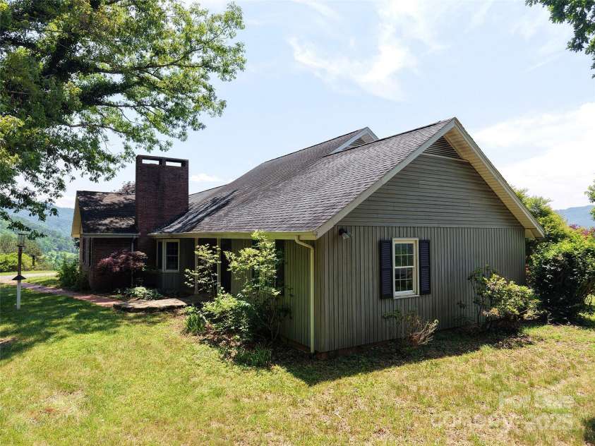 80 Gobblers Knob Drive, Clyde, NC 28721.  MLS# CAR4272798, YatesRealty ID 31672. 