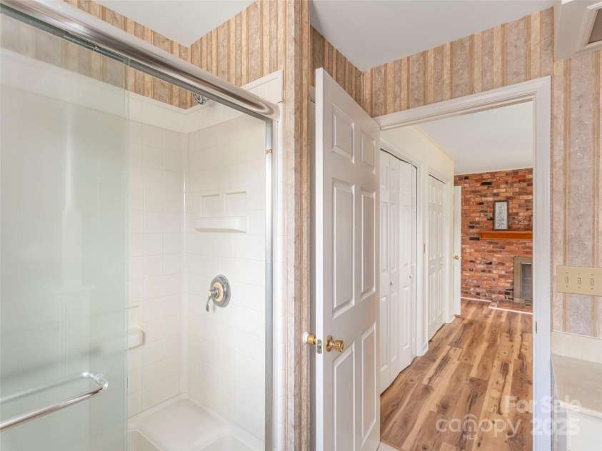 80 Gobblers Knob Drive, Clyde, NC 28721.  MLS# CAR4272798, YatesRealty ID 31672. 