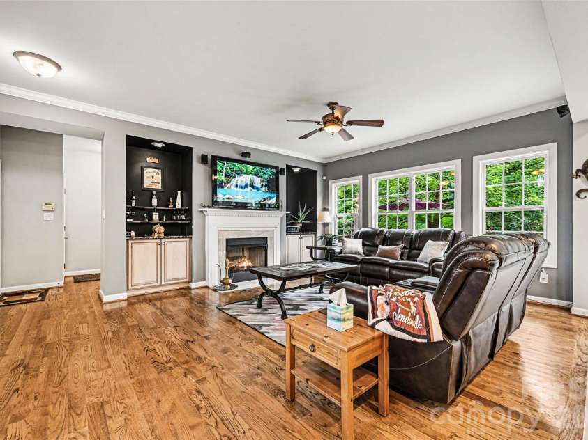 3124 Grandeur Road, Charlotte, NC 28269.  MLS# CAR4387710, YatesRealty ID 31673. 