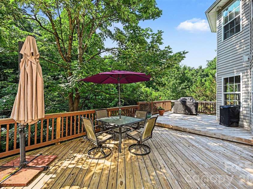 3124 Grandeur Road, Charlotte, NC 28269.  MLS# CAR4387710, YatesRealty ID 31673. 