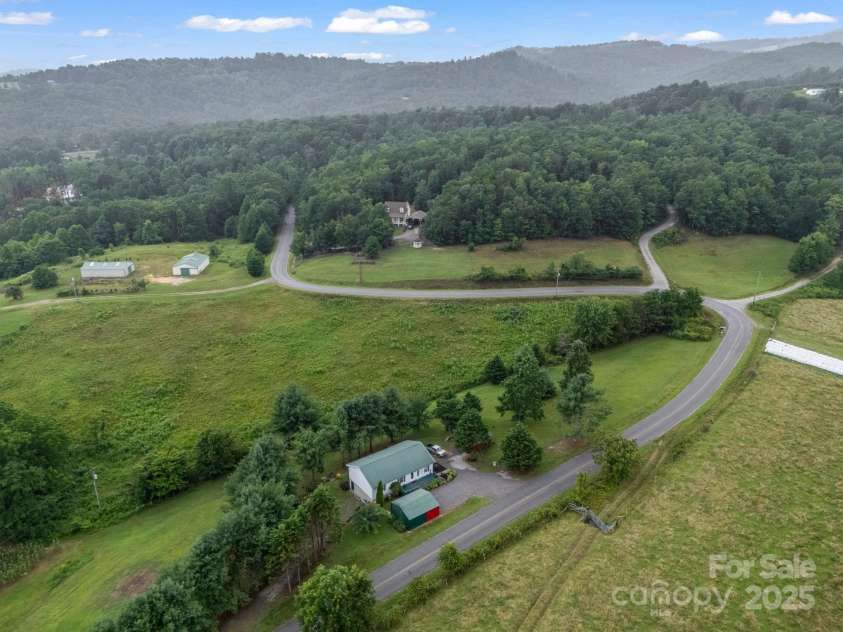 3372 Summer Road, Hendersonville, NC 28792.  MLS# CAR4287762, YatesRealty ID 31673. 