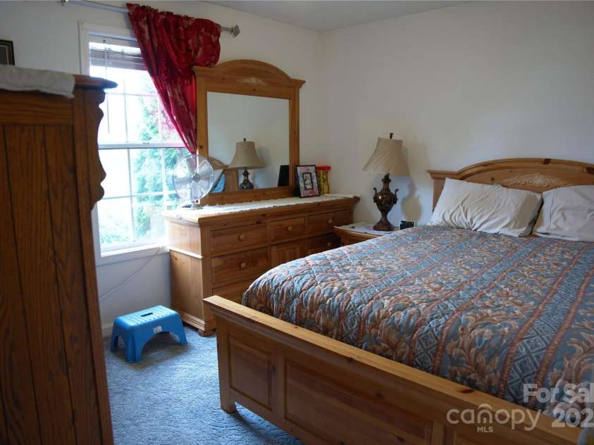 3372 Summer Road, Hendersonville, NC 28792.  MLS# CAR4287762, YatesRealty ID 31673. Rm 2