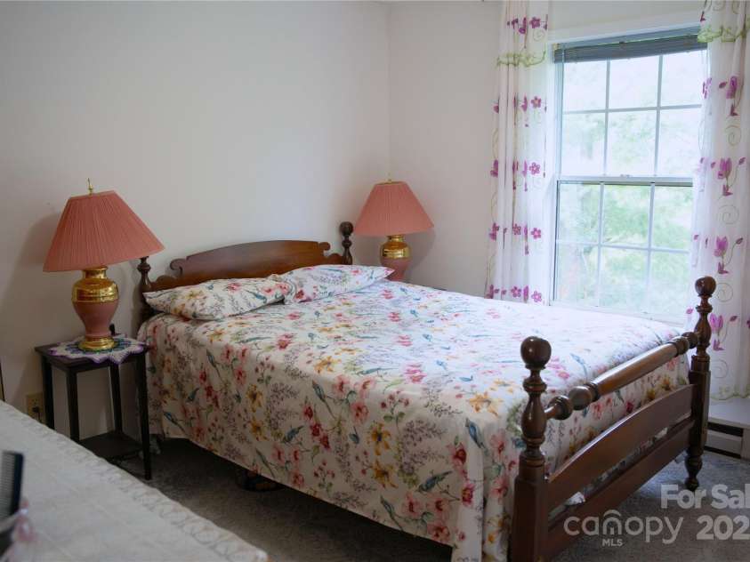 3372 Summer Road, Hendersonville, NC 28792.  MLS# CAR4287762, YatesRealty ID 31673. Rm 3