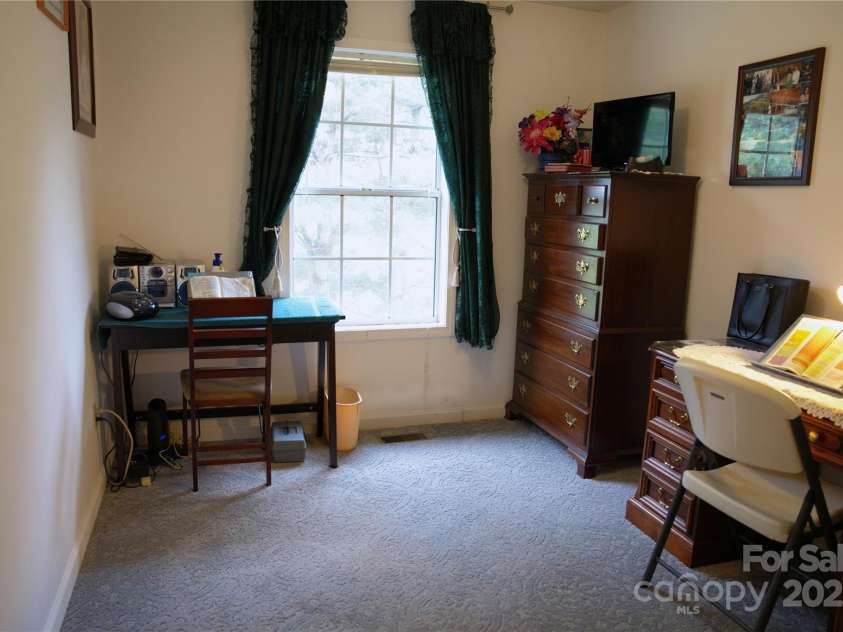 3372 Summer Road, Hendersonville, NC 28792.  MLS# CAR4287762, YatesRealty ID 31673. Rm 4