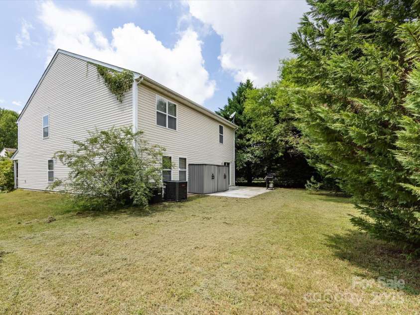 8214 Ainsworth Street, Charlotte, NC 28216.  MLS# CAR4283706, YatesRealty ID 31674. Backyard