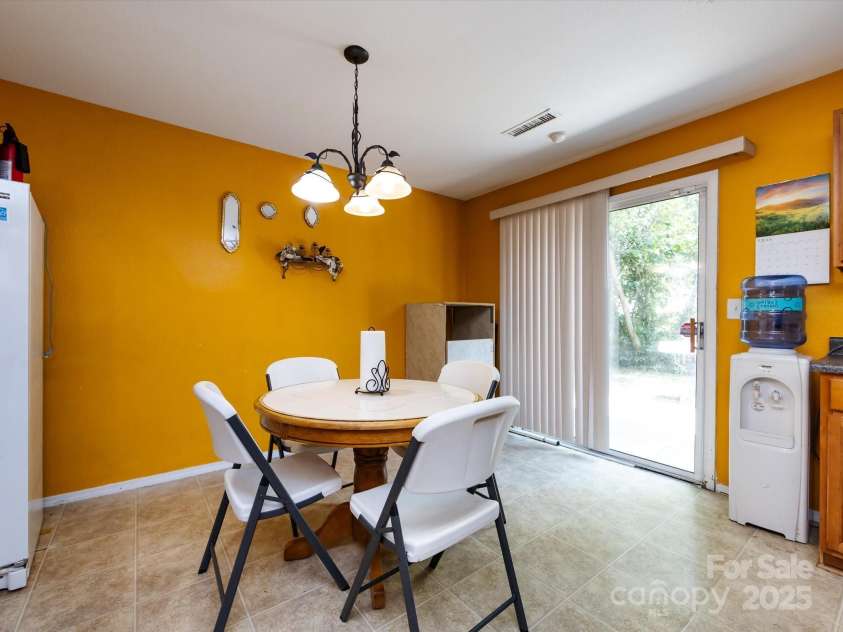 8214 Ainsworth Street, Charlotte, NC 28216.  MLS# CAR4283706, YatesRealty ID 31674. Breakfast Area