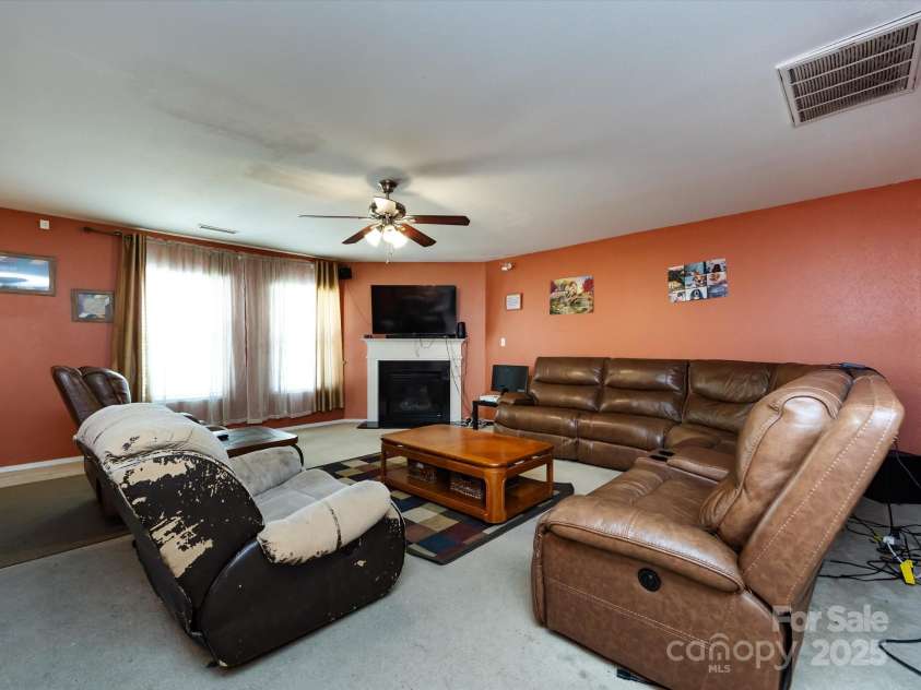 8214 Ainsworth Street, Charlotte, NC 28216.  MLS# CAR4283706, YatesRealty ID 31674. Family Room