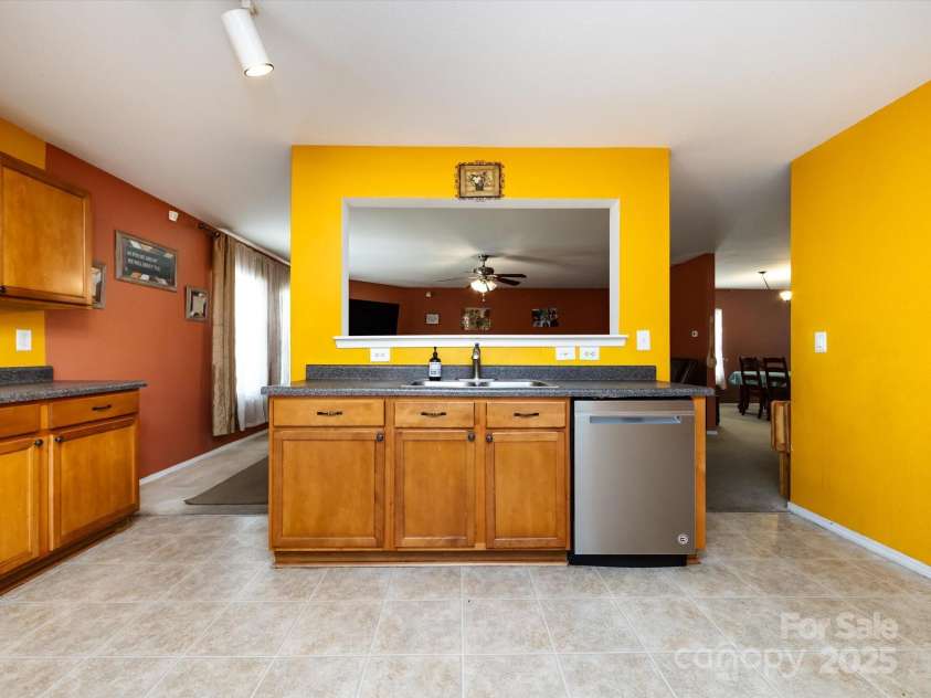 8214 Ainsworth Street, Charlotte, NC 28216.  MLS# CAR4283706, YatesRealty ID 31674. Kitchen