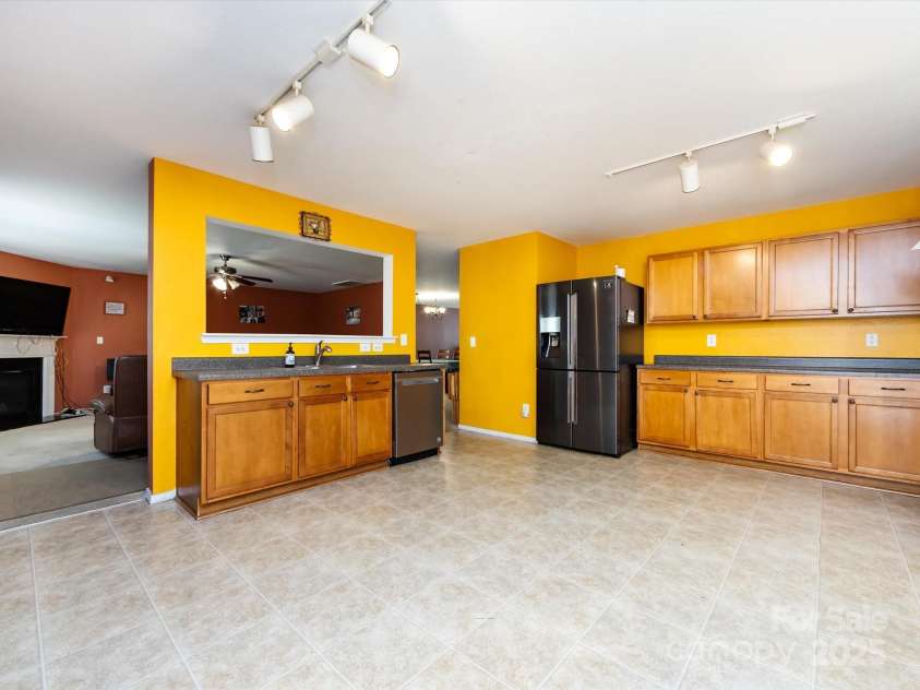 8214 Ainsworth Street, Charlotte, NC 28216.  MLS# CAR4283706, YatesRealty ID 31674. Kitchen