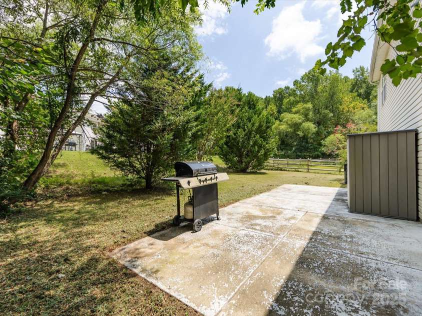 8214 Ainsworth Street, Charlotte, NC 28216.  MLS# CAR4283706, YatesRealty ID 31674. Patio/Backyard