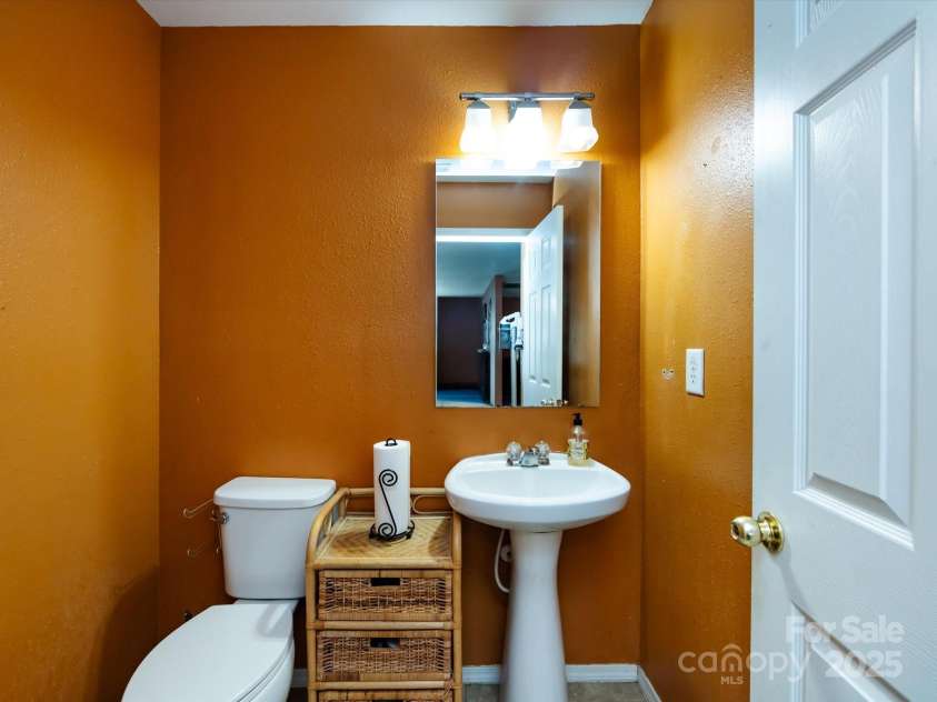 8214 Ainsworth Street, Charlotte, NC 28216.  MLS# CAR4283706, YatesRealty ID 31674. Powder Room