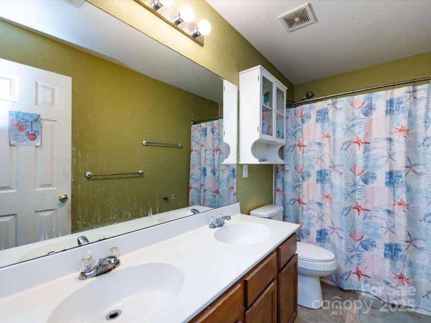 8214 Ainsworth Street, Charlotte, NC 28216.  MLS# CAR4283706, YatesRealty ID 31674. Upstairs Hall Bathroom