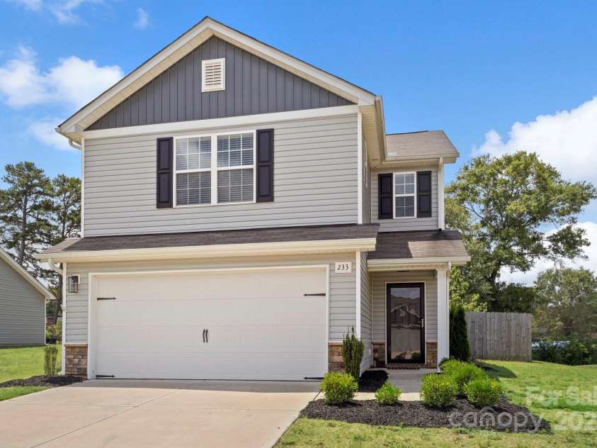 233 Belcaro Drive, Kings Mountain, NC 28086.  MLS# CAR4280850, YatesRealty ID 31675. 