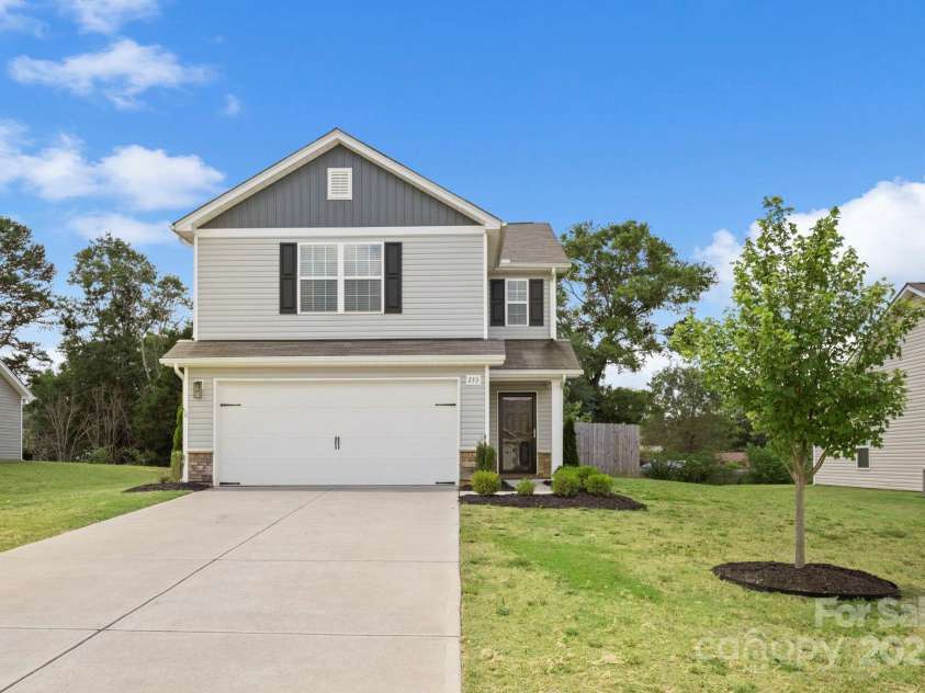 233 Belcaro Drive, Kings Mountain, NC 28086.  MLS# CAR4280850, YatesRealty ID 31675. 