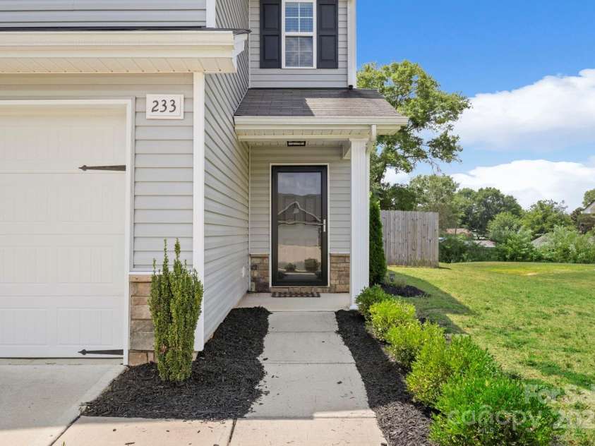 233 Belcaro Drive, Kings Mountain, NC 28086.  MLS# CAR4280850, YatesRealty ID 31675. 