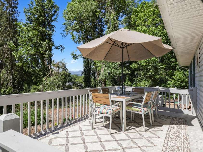 658 Enka Lake Road, Candler, NC 28715.  MLS# CAR4395073, YatesRealty ID 31676. 