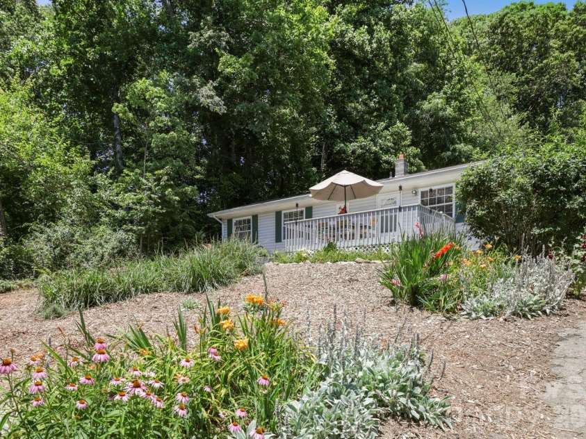 658 Enka Lake Road, Candler, NC 28715.  MLS# CAR4395073, YatesRealty ID 31676. 